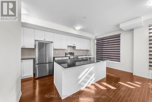 71 Holyrood Crescent, Vaughan, ON - Indoor Photo Showing Kitchen With Stainless Steel Kitchen