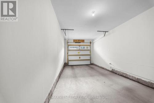 71 Holyrood Crescent, Vaughan, ON - Indoor Photo Showing Garage