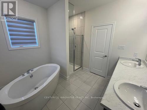 2203 Crystal Drive, Oshawa, ON - Indoor Photo Showing Bathroom