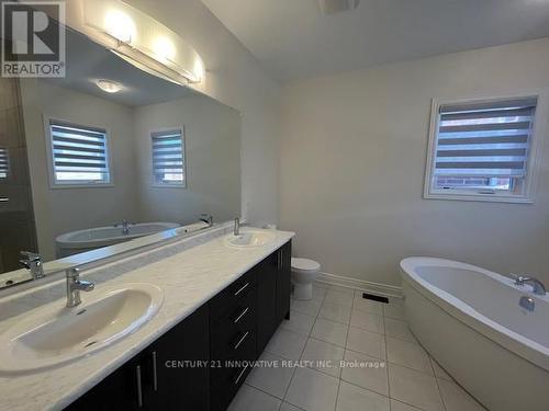 2203 Crystal Drive, Oshawa, ON - Indoor Photo Showing Bathroom