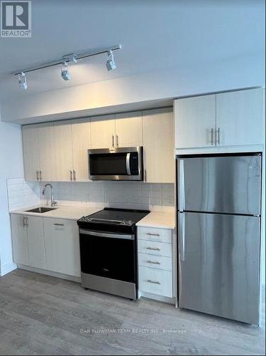 508 - 2550 Simcoe Street N, Oshawa, ON - Indoor Photo Showing Kitchen