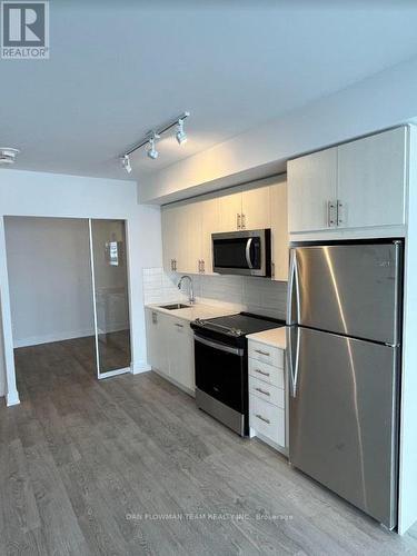 508 - 2550 Simcoe Street N, Oshawa, ON - Indoor Photo Showing Kitchen With Stainless Steel Kitchen