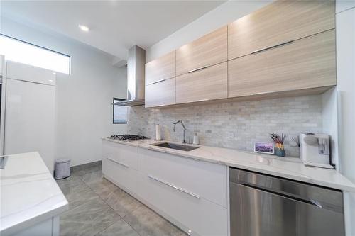 1023 Weatherdon Avenue, Winnipeg, MB - Indoor Photo Showing Kitchen With Upgraded Kitchen