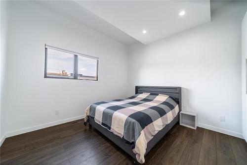 1023 Weatherdon Avenue, Winnipeg, MB - Indoor Photo Showing Bedroom