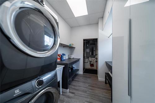 1023 Weatherdon Avenue, Winnipeg, MB - Indoor Photo Showing Laundry Room