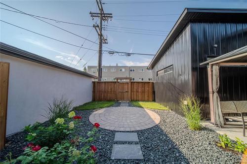 1023 Weatherdon Avenue, Winnipeg, MB - Outdoor