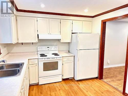 93 Hill Drive, Aurora, ON - Indoor Photo Showing Kitchen With Double Sink