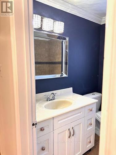 93 Hill Drive, Aurora, ON - Indoor Photo Showing Bathroom