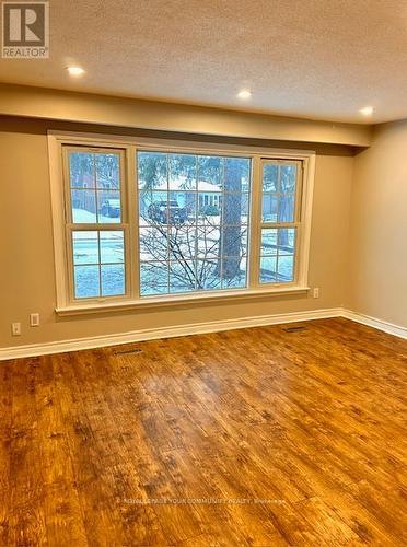 93 Hill Drive, Aurora, ON - Indoor Photo Showing Other Room