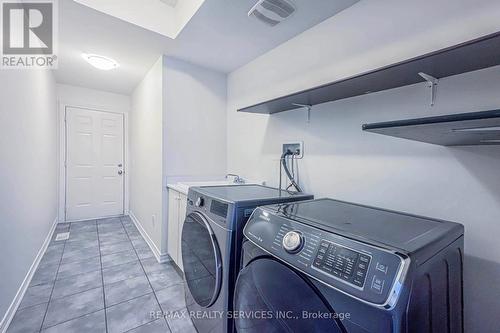 62 Hogan Manor Drive, Brampton, ON - Indoor Photo Showing Laundry Room