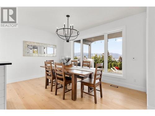 415 Curlew Drive, Kelowna, BC - Indoor Photo Showing Dining Room