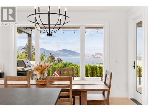 415 Curlew Drive, Kelowna, BC - Indoor Photo Showing Dining Room