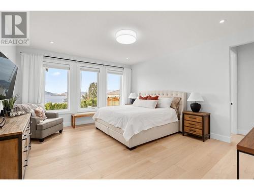 415 Curlew Drive, Kelowna, BC - Indoor Photo Showing Bedroom