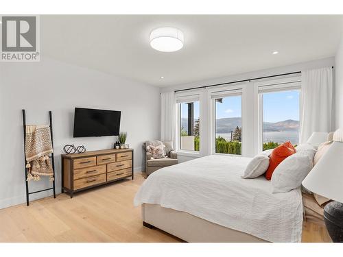 415 Curlew Drive, Kelowna, BC - Indoor Photo Showing Bedroom