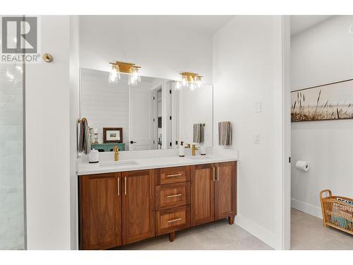 415 Curlew Drive, Kelowna, BC - Indoor Photo Showing Bathroom