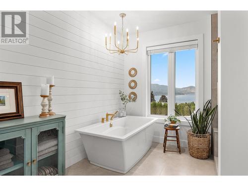 415 Curlew Drive, Kelowna, BC - Indoor Photo Showing Bathroom