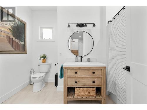 415 Curlew Drive, Kelowna, BC - Indoor Photo Showing Bathroom