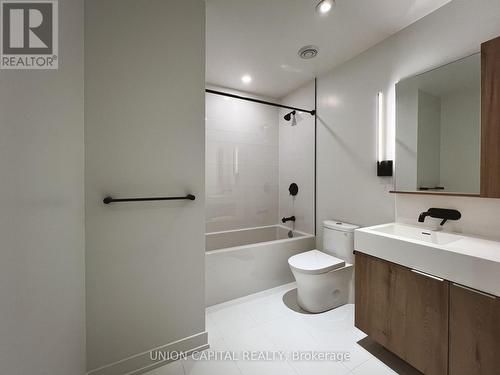 1612 - 117 Broadway Avenue, Toronto, ON - Indoor Photo Showing Bathroom