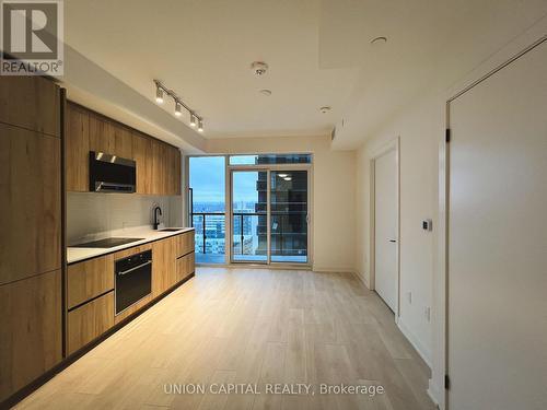 1612 - 117 Broadway Avenue, Toronto, ON - Indoor Photo Showing Kitchen