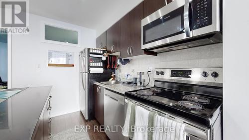 607 - 801 Sheppard Avenue W, Toronto, ON - Indoor Photo Showing Kitchen