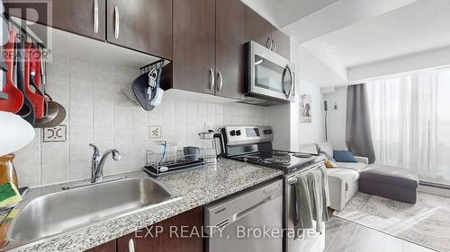 607 - 801 Sheppard Avenue W, Toronto, ON - Indoor Photo Showing Kitchen