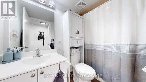 607 - 801 Sheppard Avenue W, Toronto, ON - Indoor Photo Showing Bathroom