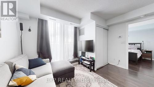 607 - 801 Sheppard Avenue W, Toronto, ON - Indoor Photo Showing Living Room