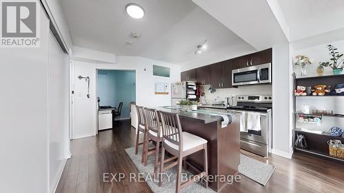 607 - 801 Sheppard Avenue W, Toronto, ON - Indoor Photo Showing Kitchen