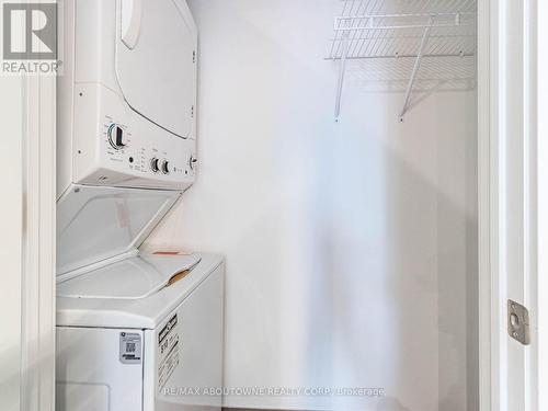 1409 - 11 Yorkville Avenue, Toronto, ON - Indoor Photo Showing Laundry Room