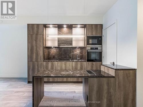 1409 - 11 Yorkville Avenue, Toronto, ON - Indoor Photo Showing Kitchen