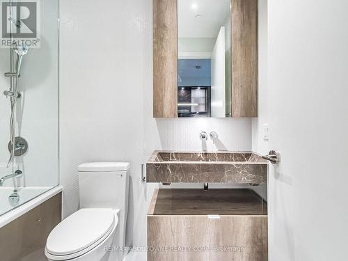 1409 - 11 Yorkville Avenue, Toronto, ON - Indoor Photo Showing Bathroom