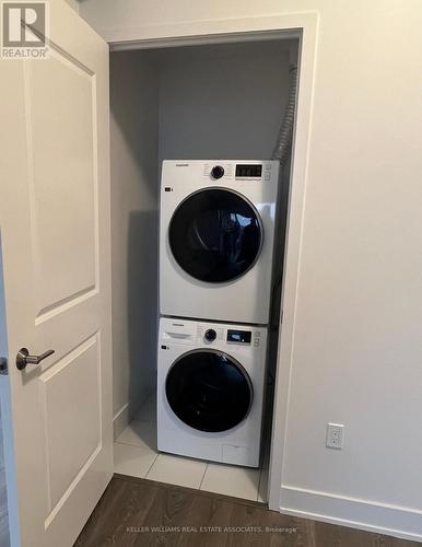 1407 - 204 Burnhamthorpe Road E, Mississauga, ON - Indoor Photo Showing Laundry Room