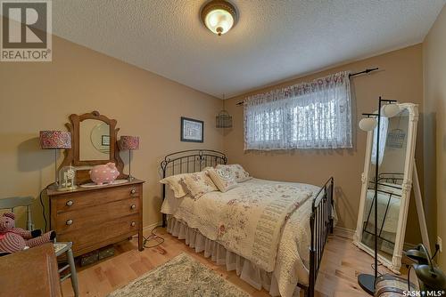 1122 Warner Street W, Moose Jaw, SK - Indoor Photo Showing Bedroom