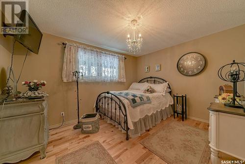 1122 Warner Street W, Moose Jaw, SK - Indoor Photo Showing Bedroom