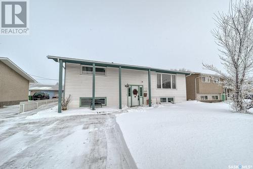 1122 Warner Street W, Moose Jaw, SK - Outdoor