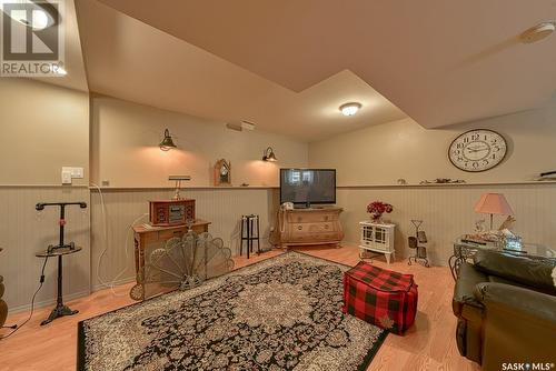 1122 Warner Street W, Moose Jaw, SK - Indoor Photo Showing Other Room