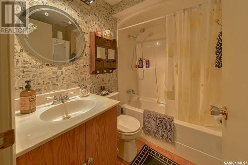 1122 Warner Street W, Moose Jaw, SK - Indoor Photo Showing Bathroom