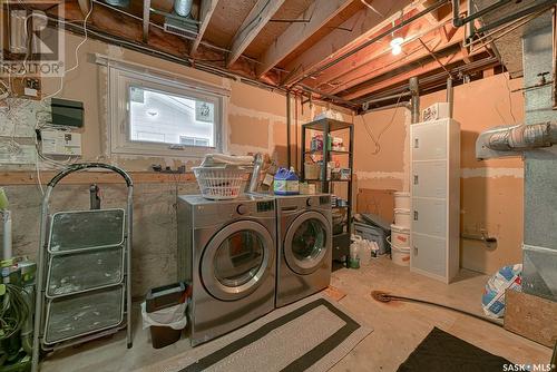 1122 Warner Street W, Moose Jaw, SK - Indoor Photo Showing Laundry Room