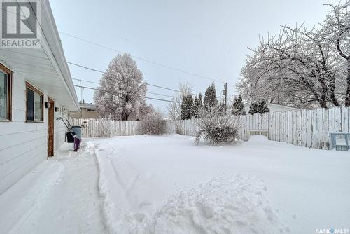 1122 Warner Street W, Moose Jaw, SK - Outdoor