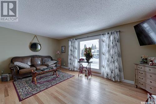 1122 Warner Street W, Moose Jaw, SK - Indoor Photo Showing Living Room