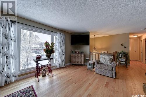 1122 Warner Street W, Moose Jaw, SK - Indoor Photo Showing Living Room