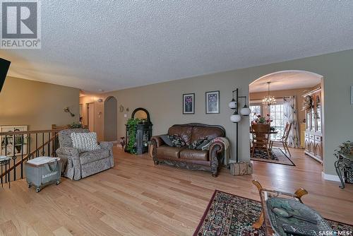 1122 Warner Street W, Moose Jaw, SK - Indoor Photo Showing Living Room