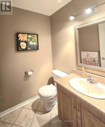 22 Kellard Street, Laurentian Valley, ON - Indoor Photo Showing Bathroom