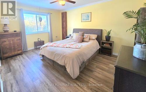 22 Kellard Street, Laurentian Valley, ON - Indoor Photo Showing Bedroom