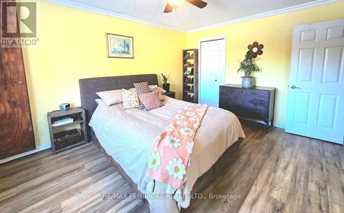 22 Kellard Street, Laurentian Valley, ON - Indoor Photo Showing Bedroom