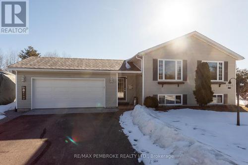 22 Kellard Street, Laurentian Valley, ON - Outdoor With Facade