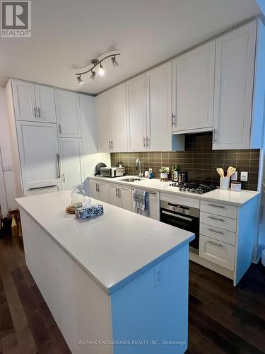 1010 - 29 Queens Quay E, Toronto, ON - Indoor Photo Showing Kitchen