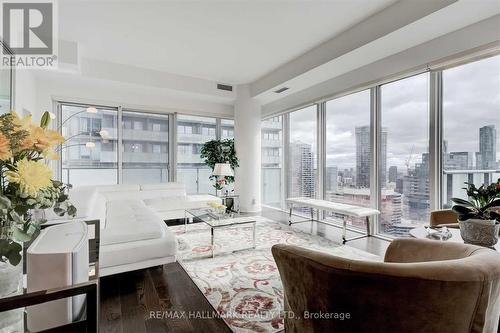 4101 - 65 St Mary Street, Toronto, ON - Indoor Photo Showing Living Room