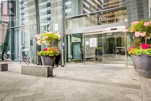 4101 - 65 St Mary Street, Toronto, ON - Outdoor