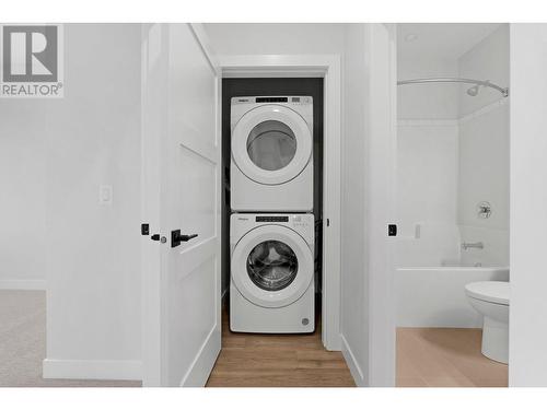 1225 Findlay Road Unit# 7, Kelowna, BC - Indoor Photo Showing Laundry Room